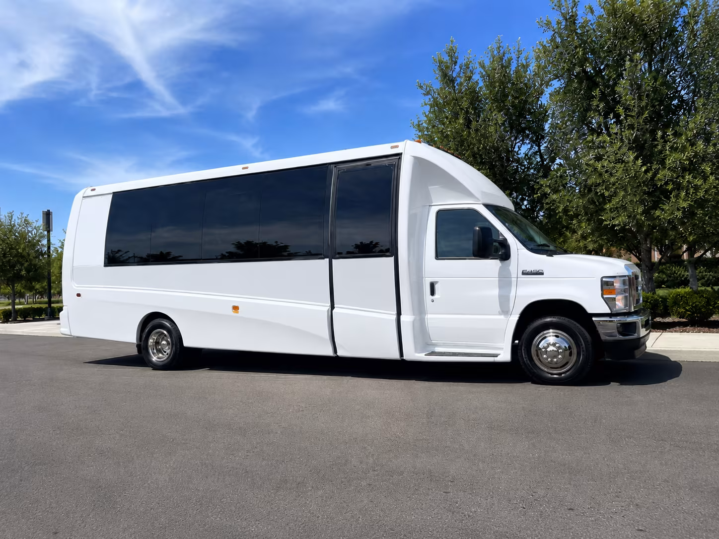 airport transfer buses between dearborn and detroit metro dtw