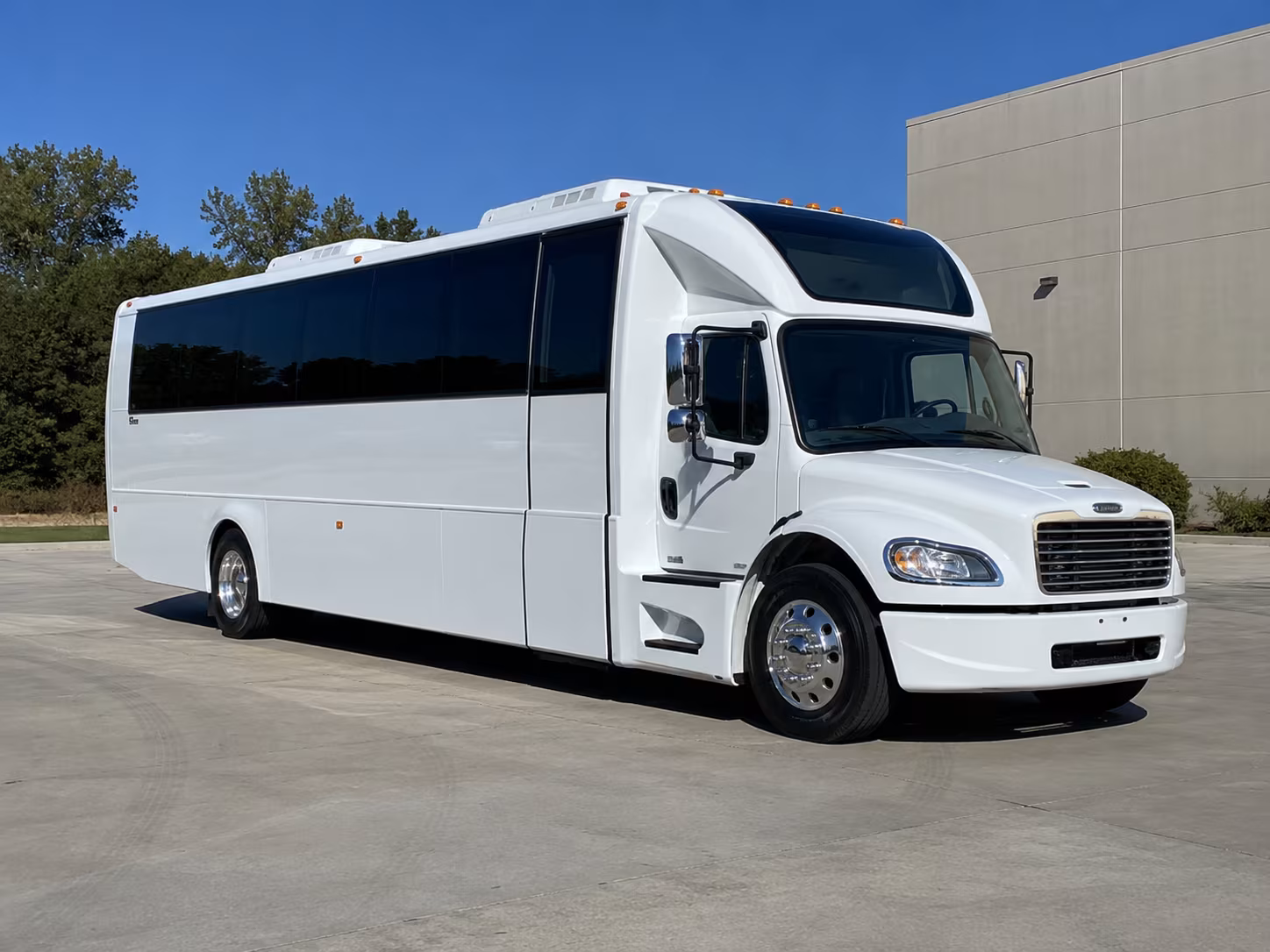 dearborn 28 passenger party bus