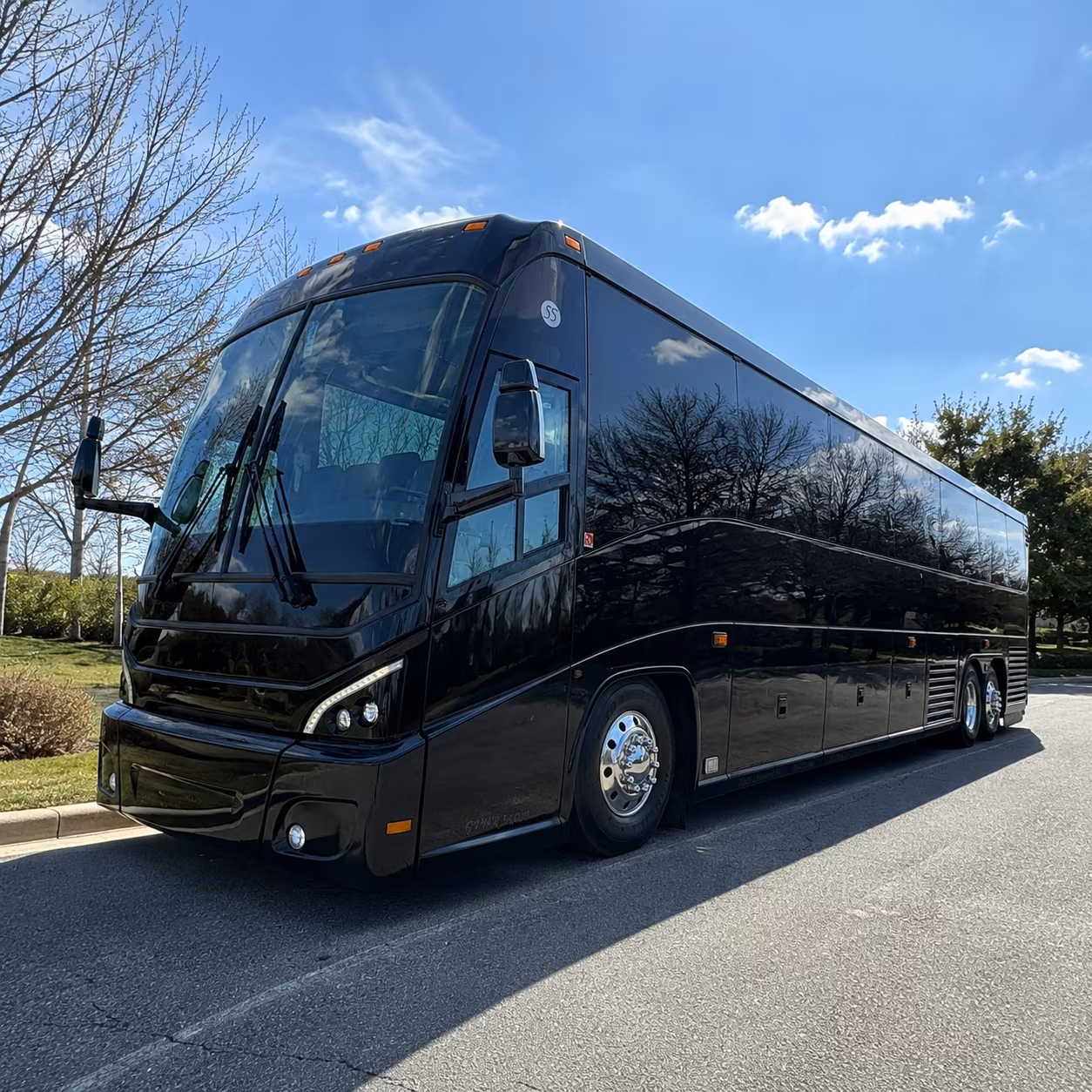 dearborn airport shuttle buses for ford motor company corporate headquarters travel