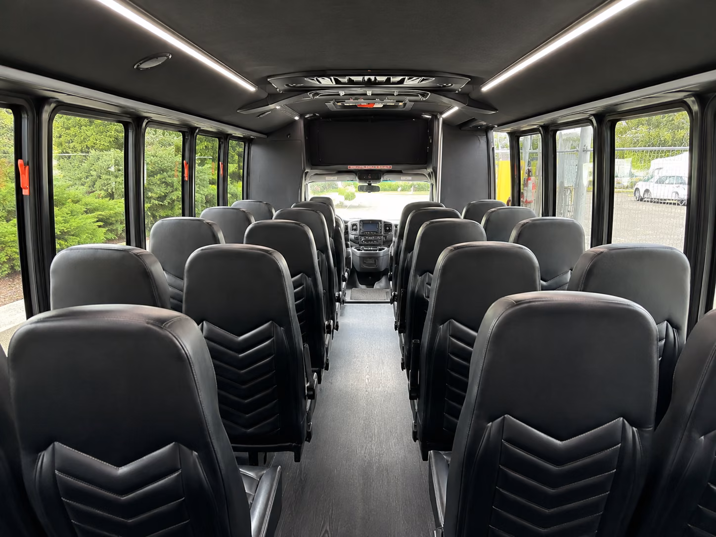 minibus rentals for small group wine tours around southeast michigan