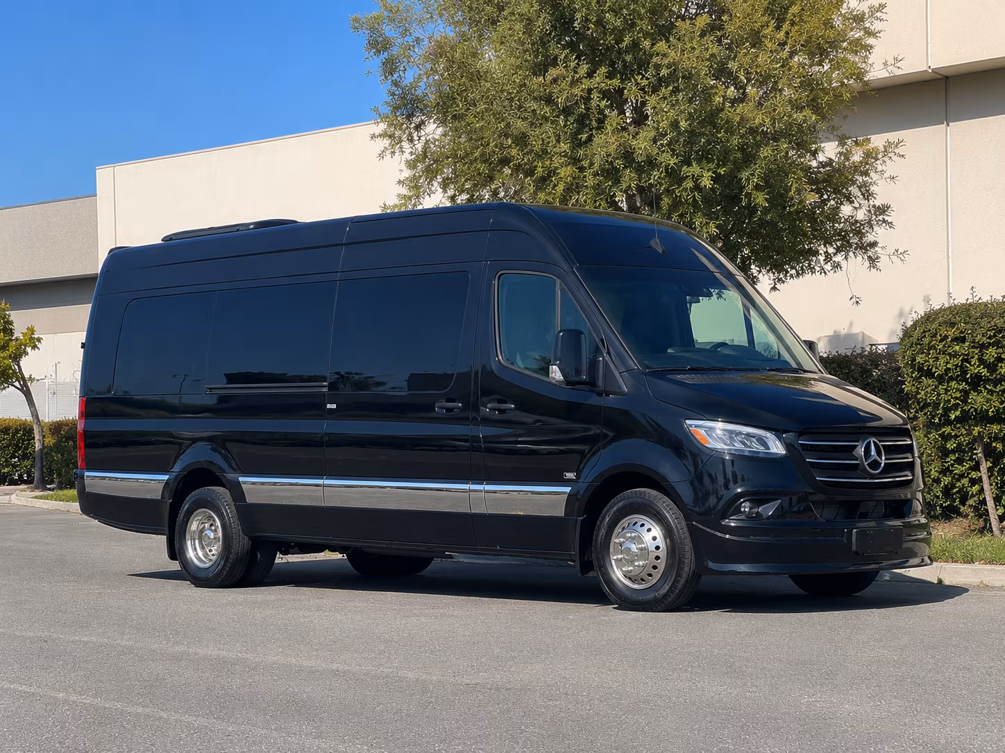 sprinter limos and minibuses for smaller dearborn prom groups